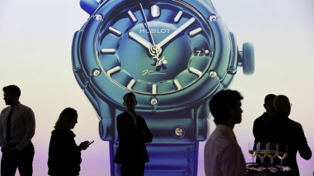 Con esta colaboración, Hublot y Jeff Koons exploran la relación entre creatividad, innovación y artesanía, llevando el lenguaje del arte contemporáneo a una nueva dimensión dentro de la relojería.